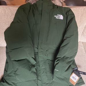 the north face men's mcmurdo parka in green